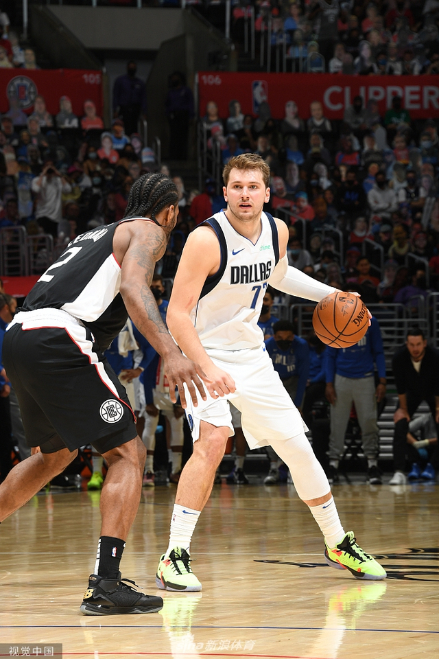 施展了一记 施展了一记